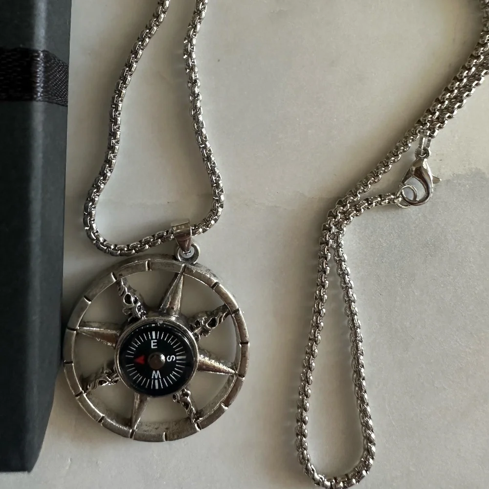 REAL working Compass Pendant Necklace, in GIFT BOX Casual Leisure Fashion - Picture 4 of 16